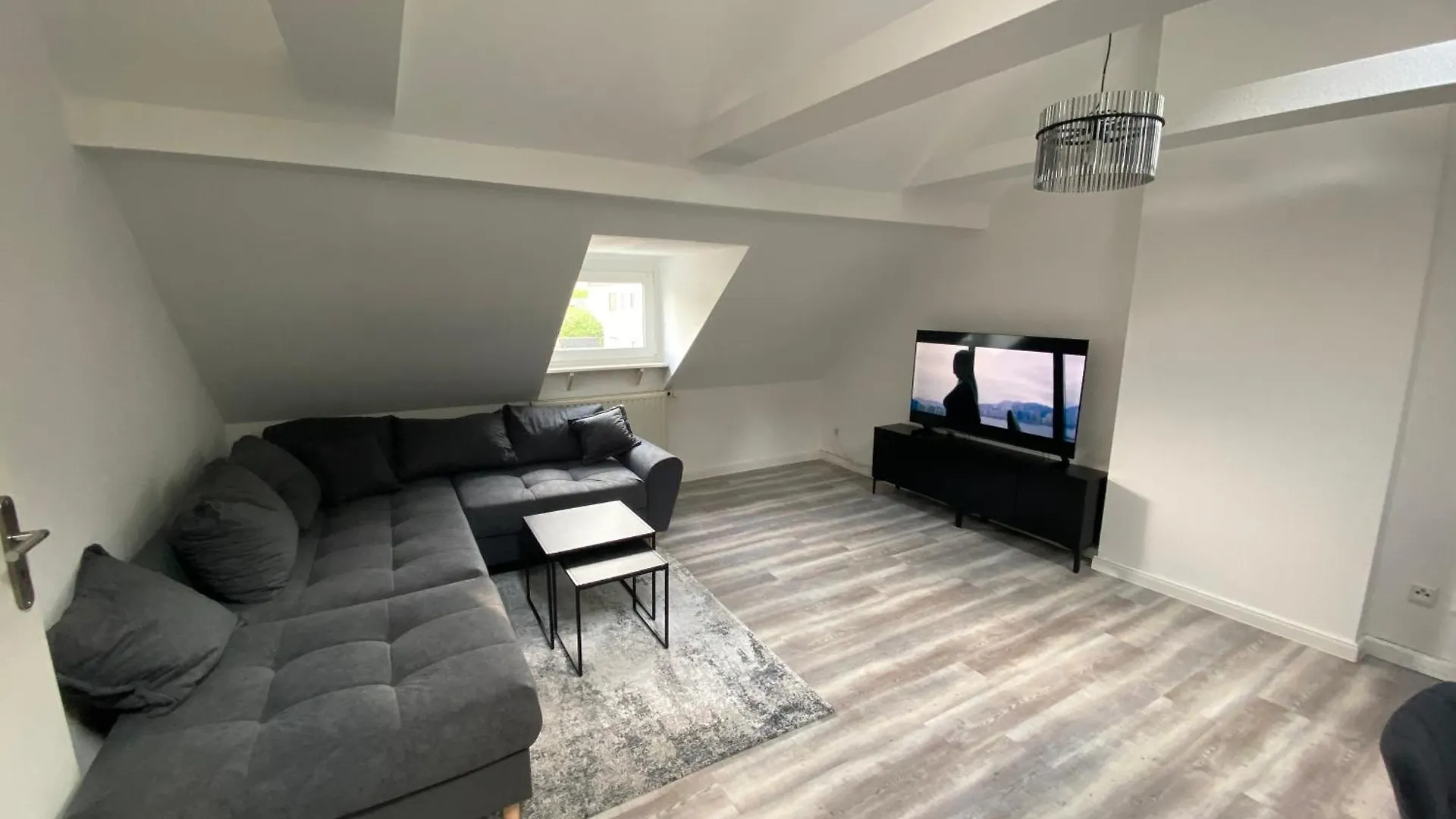 Schoene Wohnung Am Phoenix See contacts